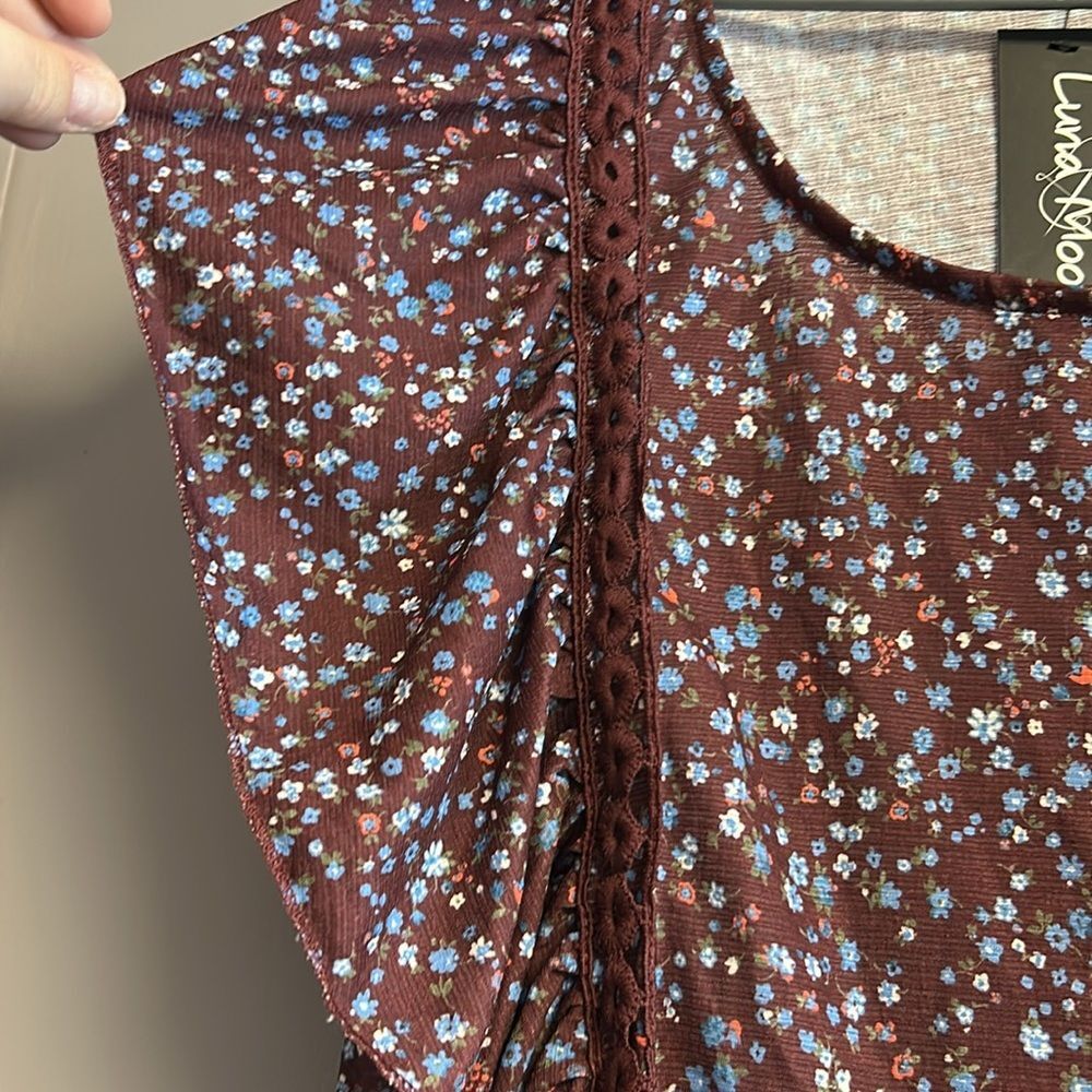 Floral Ruffle Sleeve Top - Picture 3 of 4